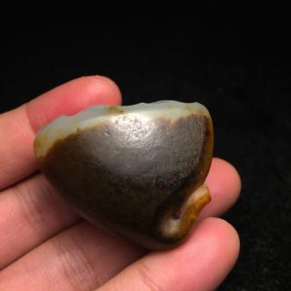 和田玉籽料有黑色黑皮的吗